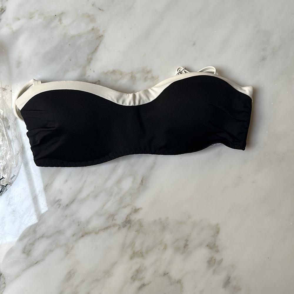 NEW, Never worn Land’s End Bikini Top, SZ: Bra2. Black&Ivory. Removable Straps.